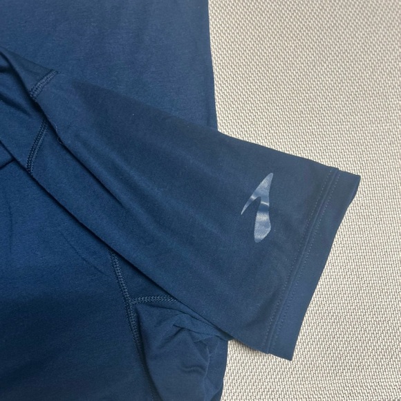 BROOKS Womens Medium Navy Running Jogging Shirt Run Happy size medium - Picture 5 of 6